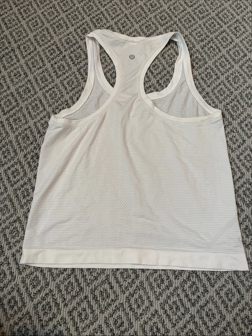 lululemon athletica White Swiftly Size 6 Racerback Seamless Tank